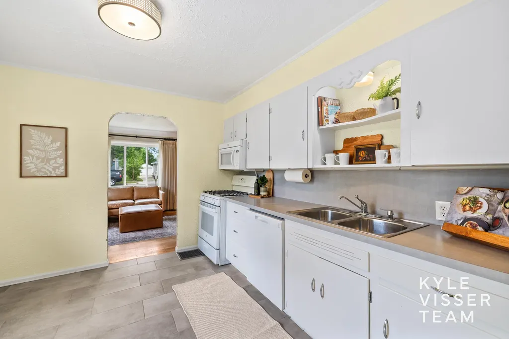 331 41st Street SW Wyoming City MI 49548