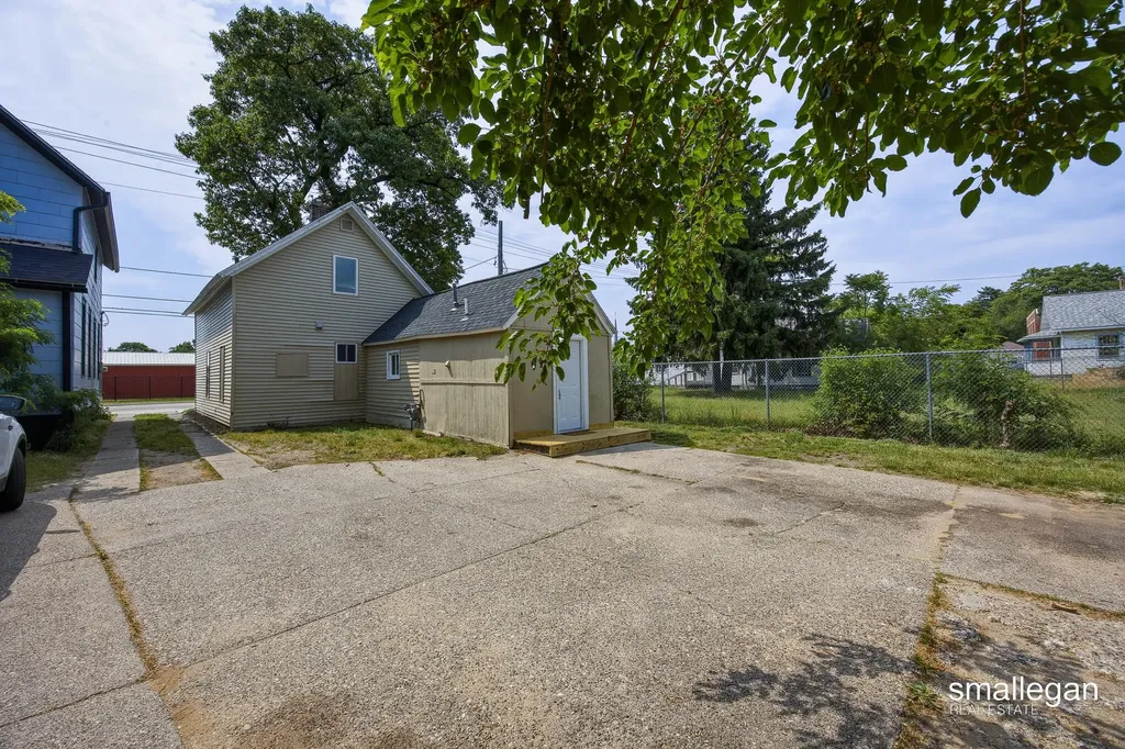 1316 Sanford Street Muskegon City MI 49441