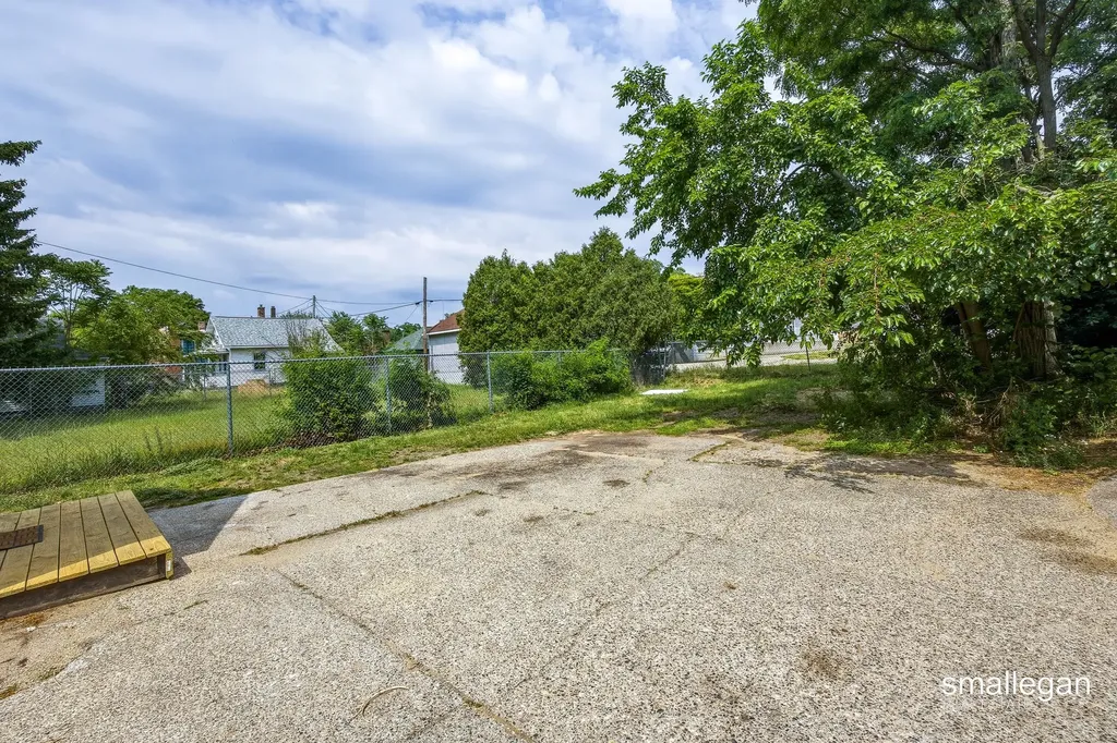 1316 Sanford Street Muskegon City MI 49441