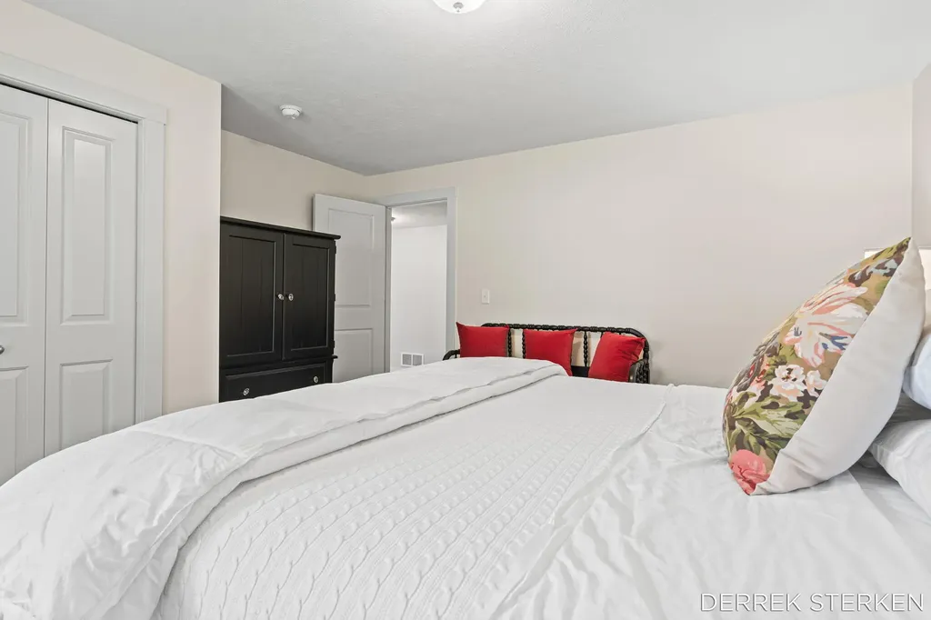 2983 Raspberry Lane Holland Charter Township MI 49424