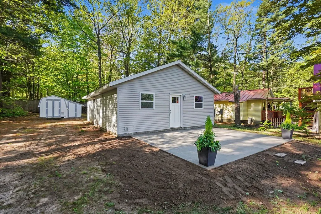 9751 W Silver Lake Road Golden Township MI 49436