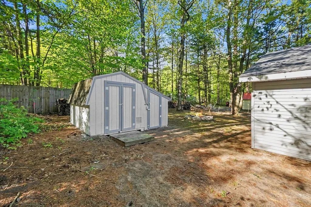 9751 W Silver Lake Road Golden Township MI 49436