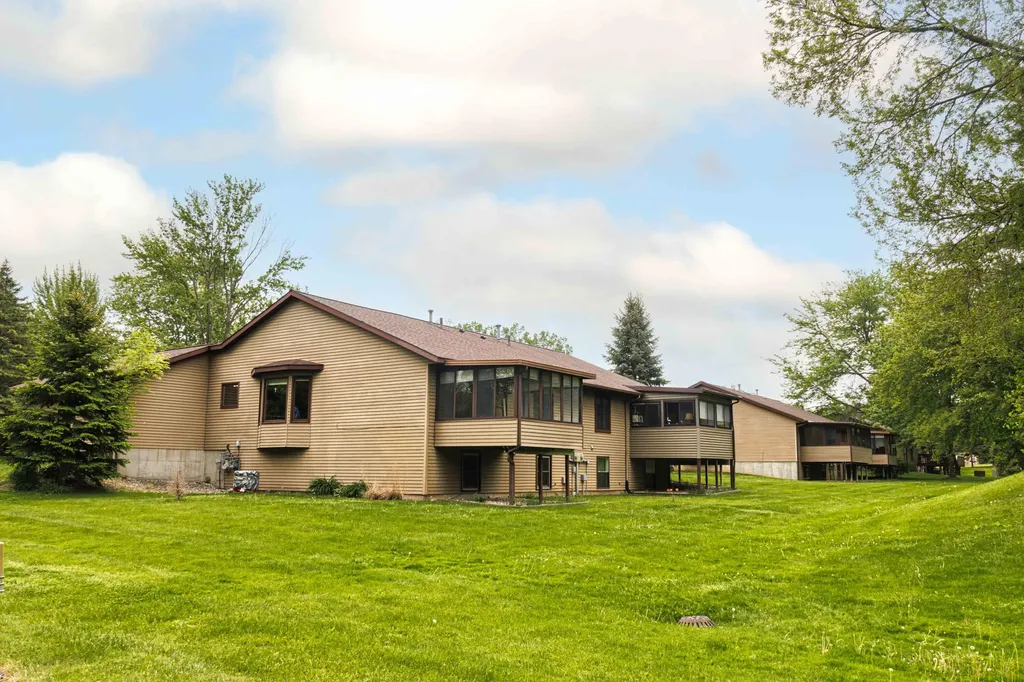 11279 Whispering Creek Drive Allendale Charter Township MI 49401