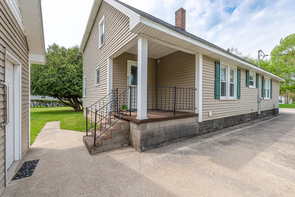 817 Oak Street Manistee City MI 49660