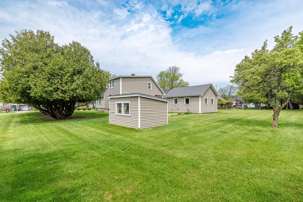 817 Oak Street Manistee City MI 49660