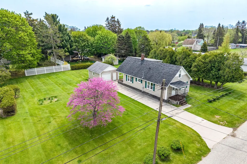 817 Oak Street Manistee City MI 49660