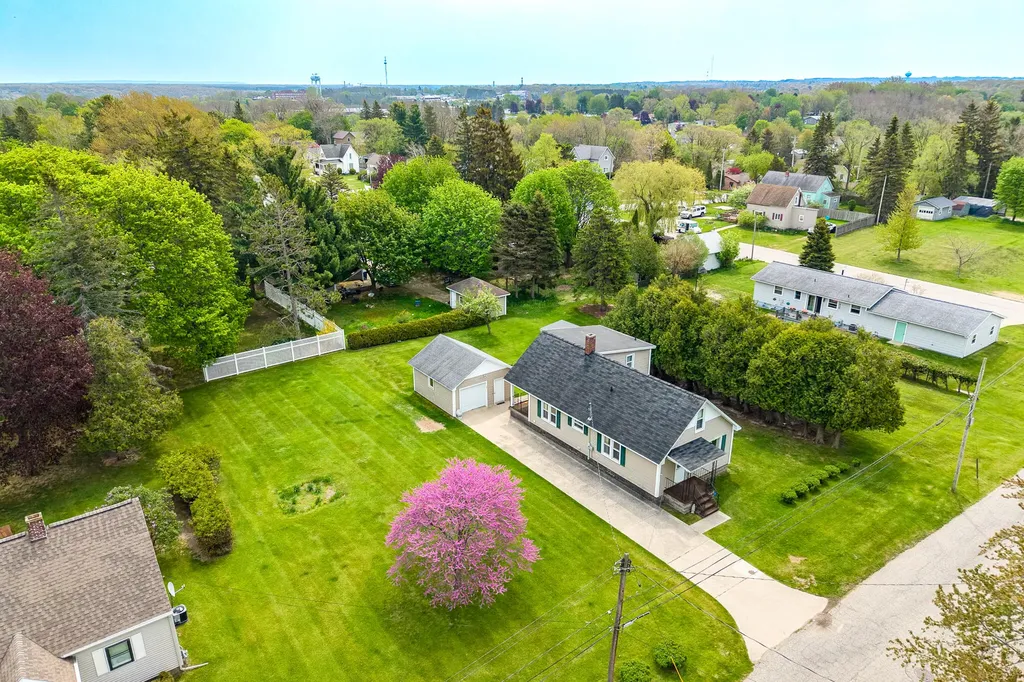 817 Oak Street Manistee City MI 49660