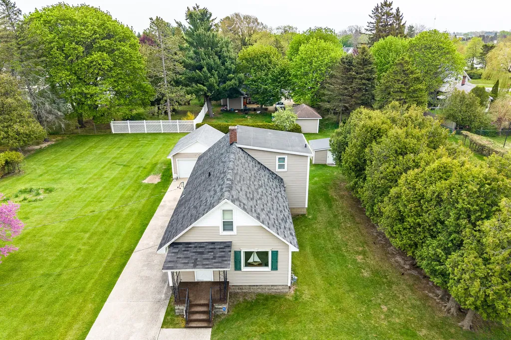 817 Oak Street Manistee City MI 49660