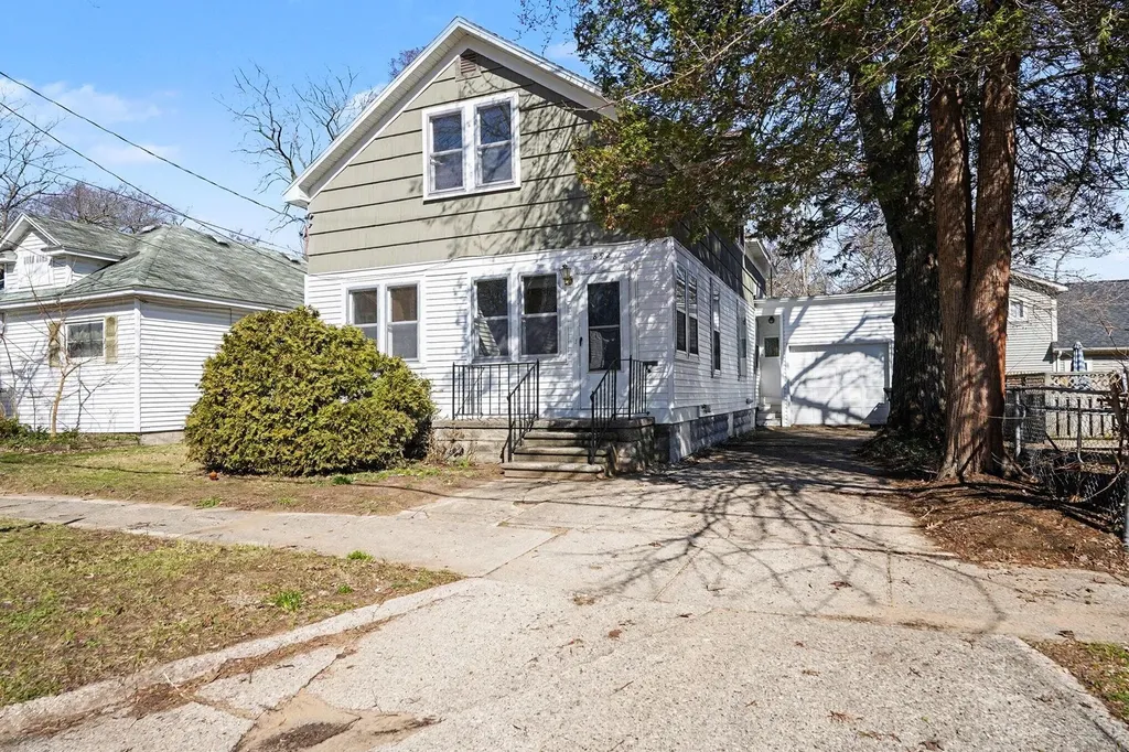 892 W Forest Avenue Muskegon City MI 49441