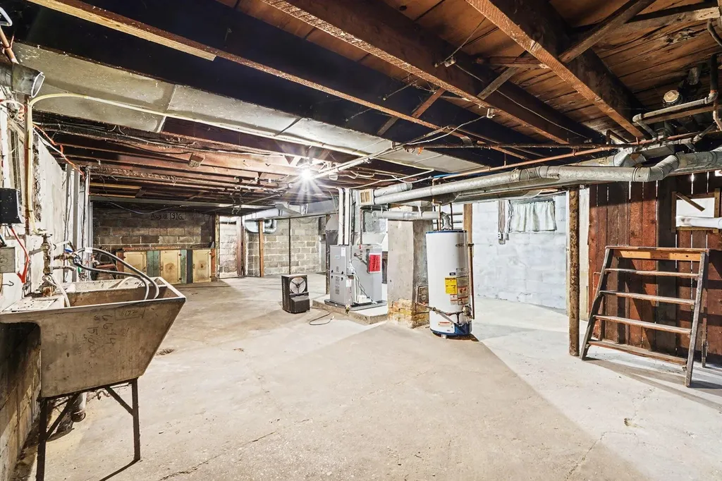892 W Forest Avenue Muskegon City MI 49441