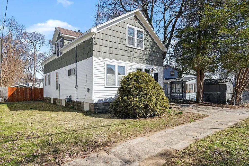 892 W Forest Avenue Muskegon City MI 49441
