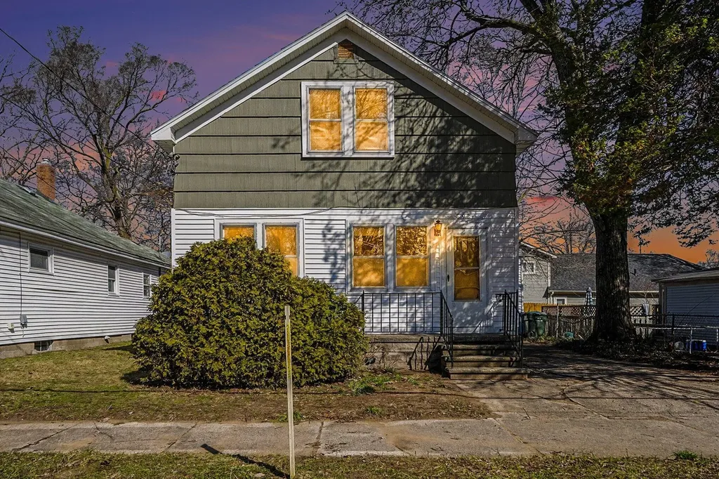 892 W Forest Avenue Muskegon City MI 49441