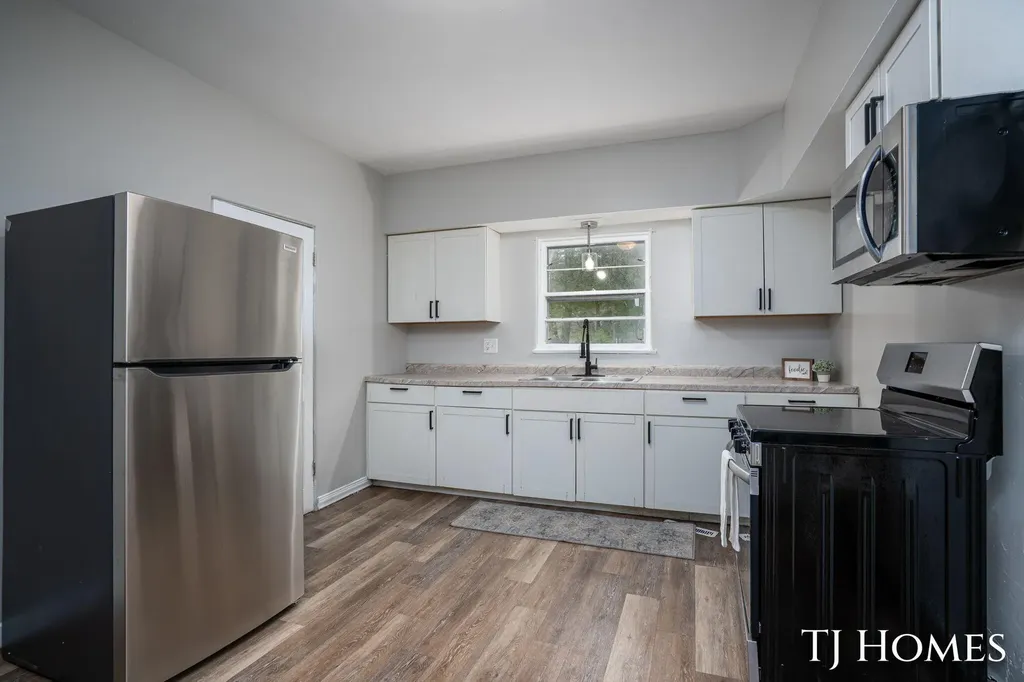 1468 Jiroch Street Muskegon City MI 49442