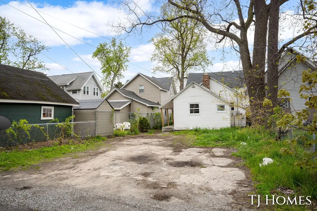 1468 Jiroch Street Muskegon City MI 49442