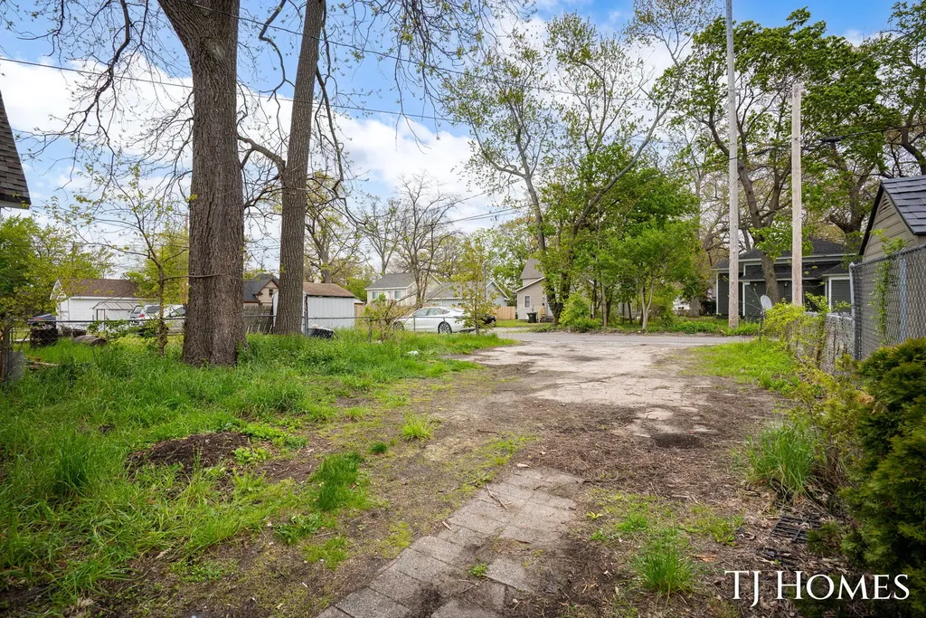 1468 Jiroch Street Muskegon City MI 49442
