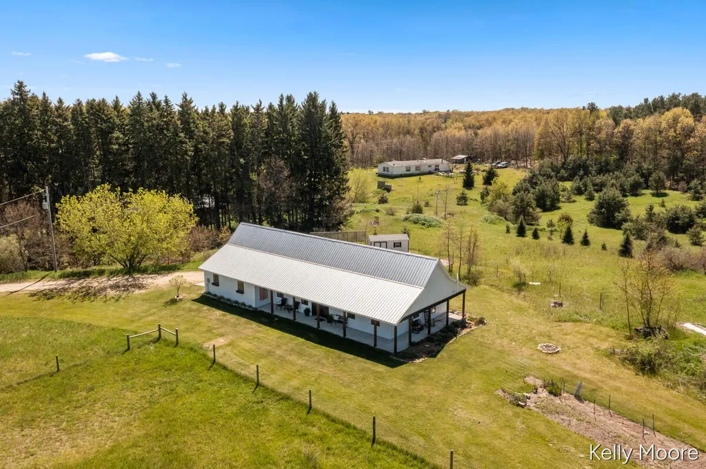 11117 W Snows Lake Road Eureka Township MI 48838