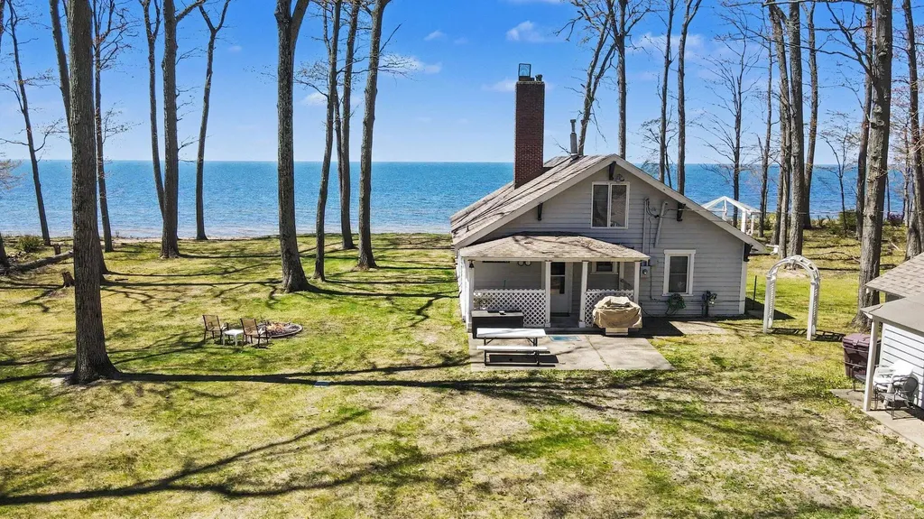 2013 N Scenic Drive Laketon Township MI 49445