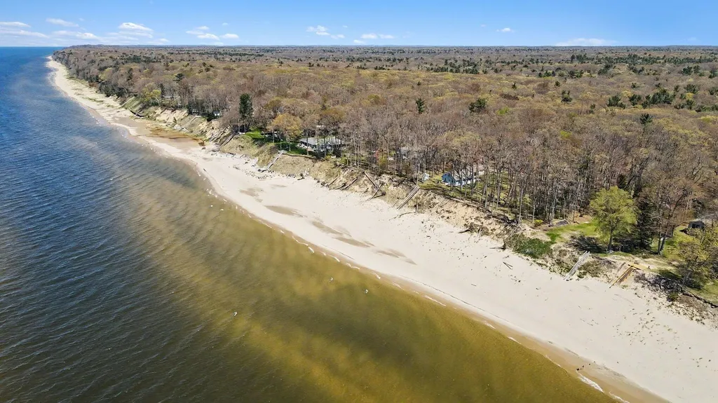 2013 N Scenic Drive Laketon Township MI 49445