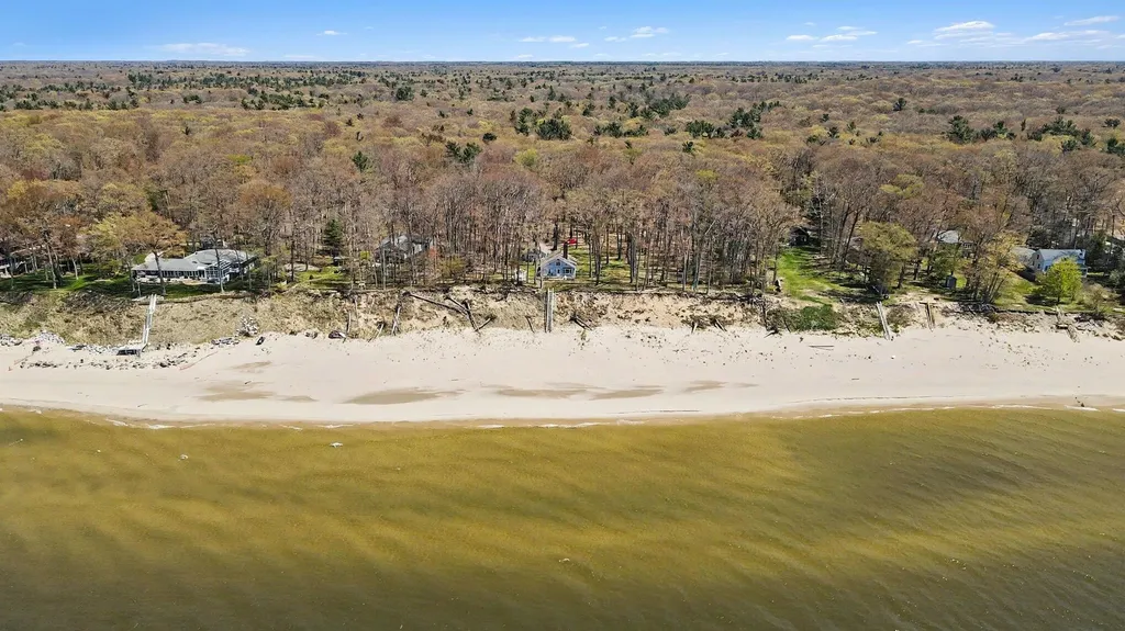 2013 N Scenic Drive Laketon Township MI 49445