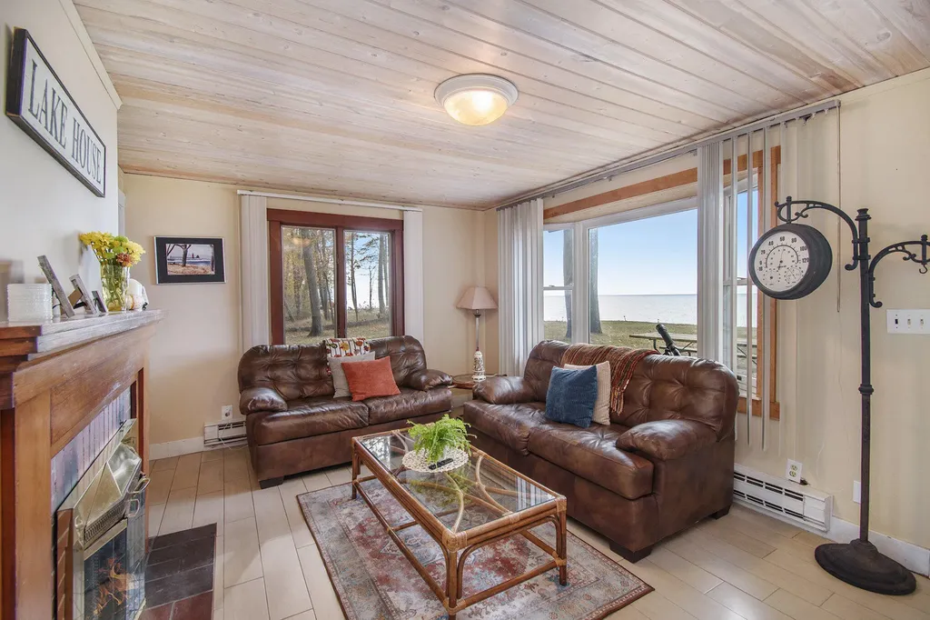 2013 N Scenic Drive Laketon Township MI 49445