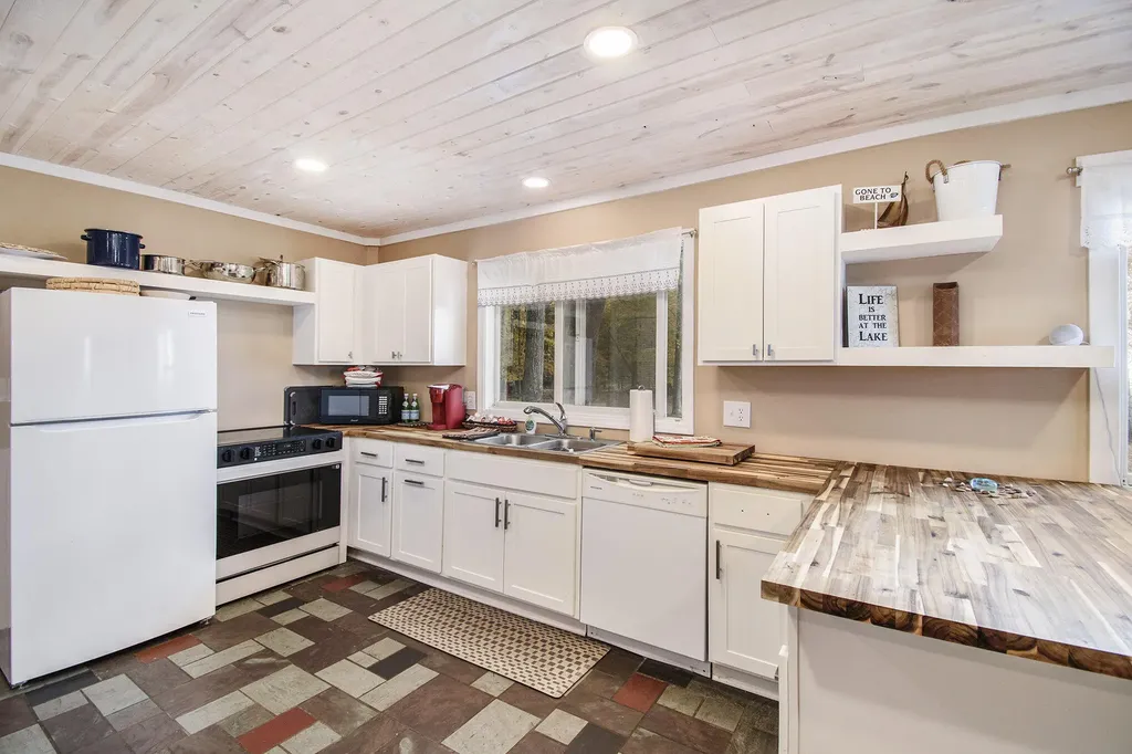 2013 N Scenic Drive Laketon Township MI 49445