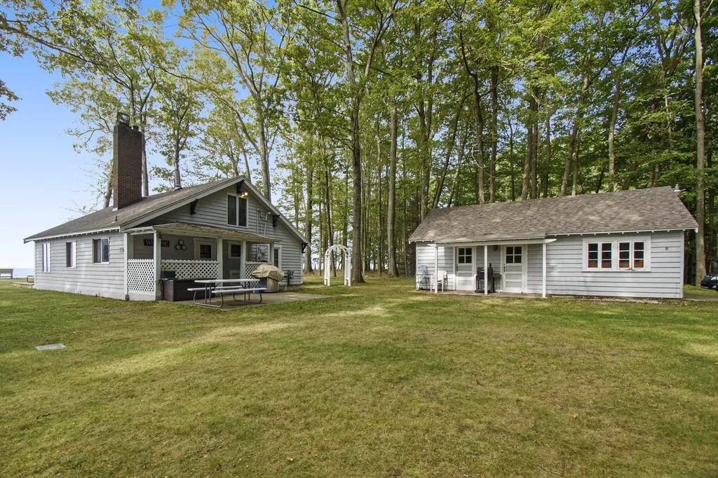 2013 N Scenic Drive Laketon Township MI 49445