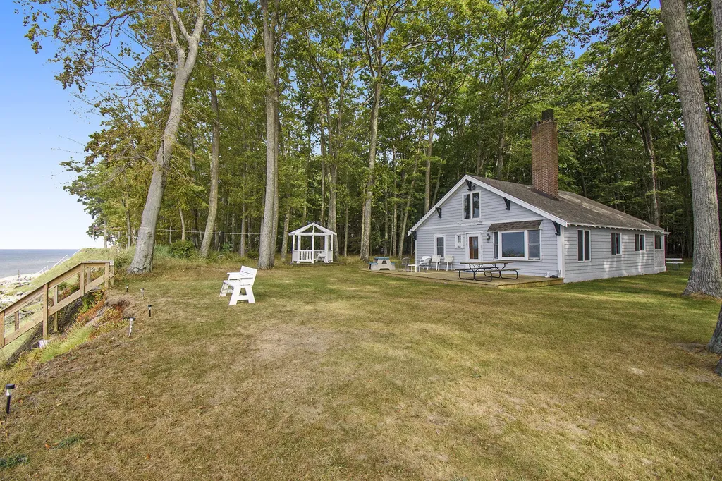 2013 N Scenic Drive Laketon Township MI 49445