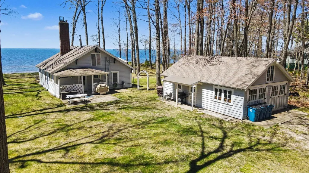2013 N Scenic Drive Laketon Township MI 49445