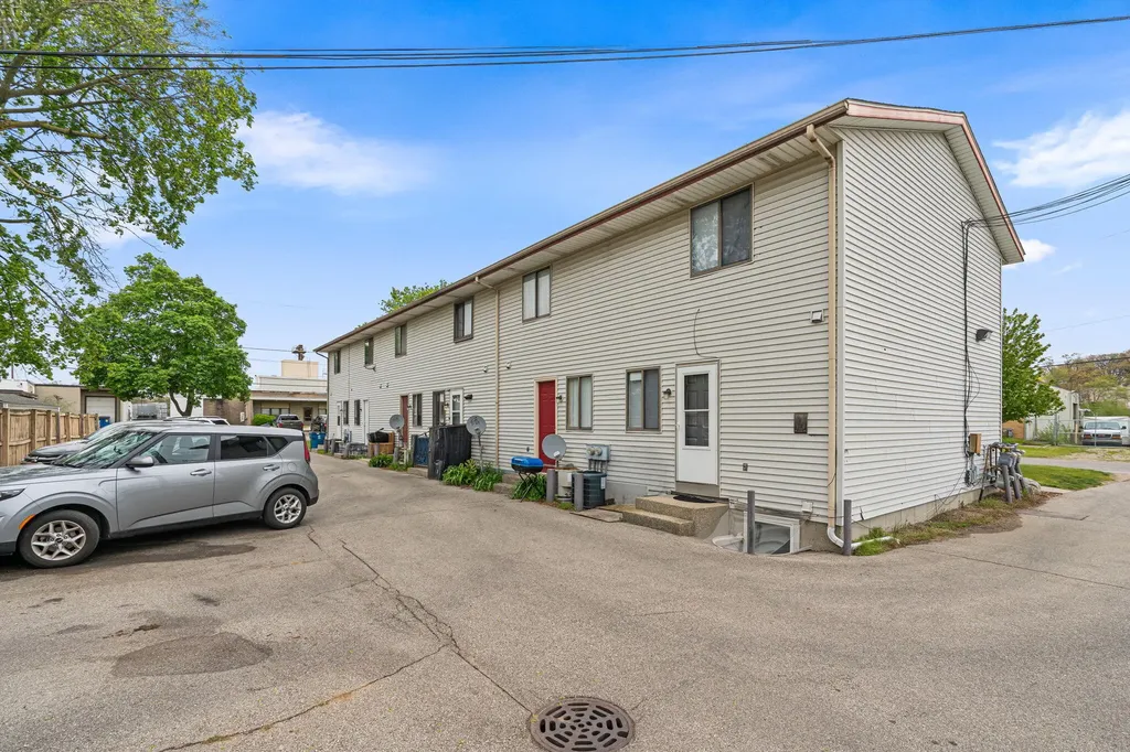 2213 Newark Avenue SE Grand Rapids City MI 49507