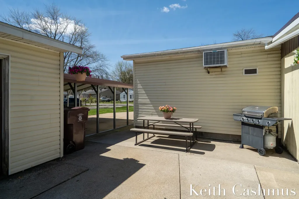 1274 Oaklea Street Muskegon Charter Township MI 49442