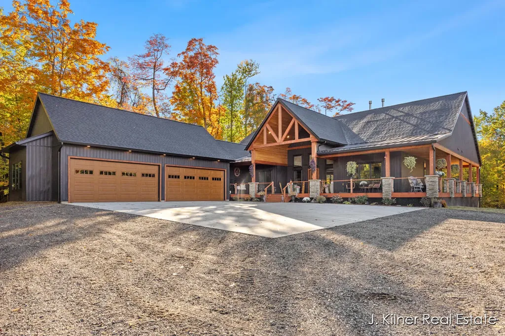 4390 22 Mile Road NW Tyrone Township MI 49330