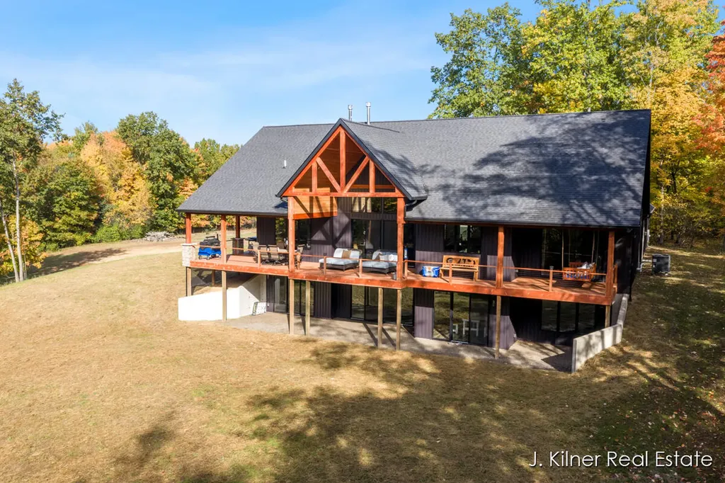 4390 22 Mile Road NW Tyrone Township MI 49330