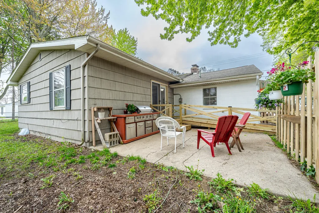 3104 E Apple Avenue Muskegon Charter Township MI 49442