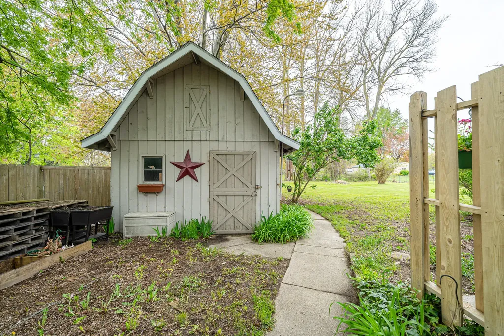 3104 E Apple Avenue Muskegon Charter Township MI 49442