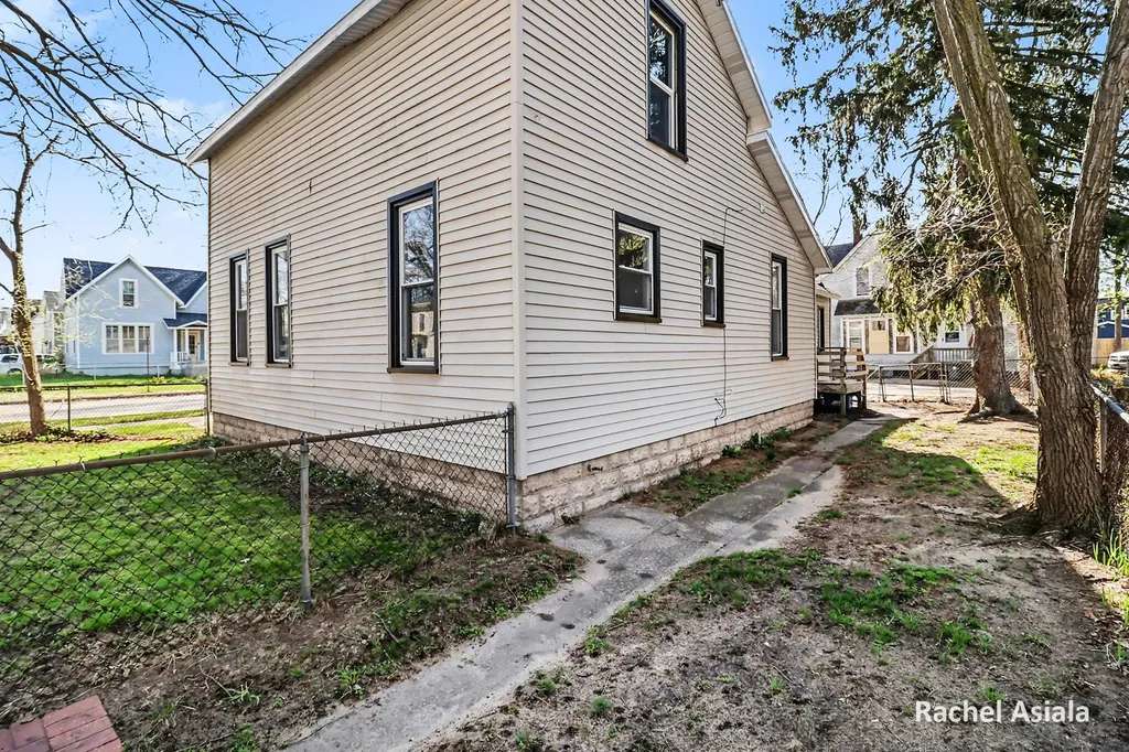 1203 4th Street Muskegon City MI 49441