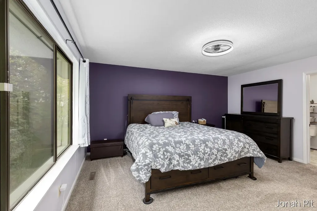 2436 E Collier Avenue SE Kentwood City MI 49546