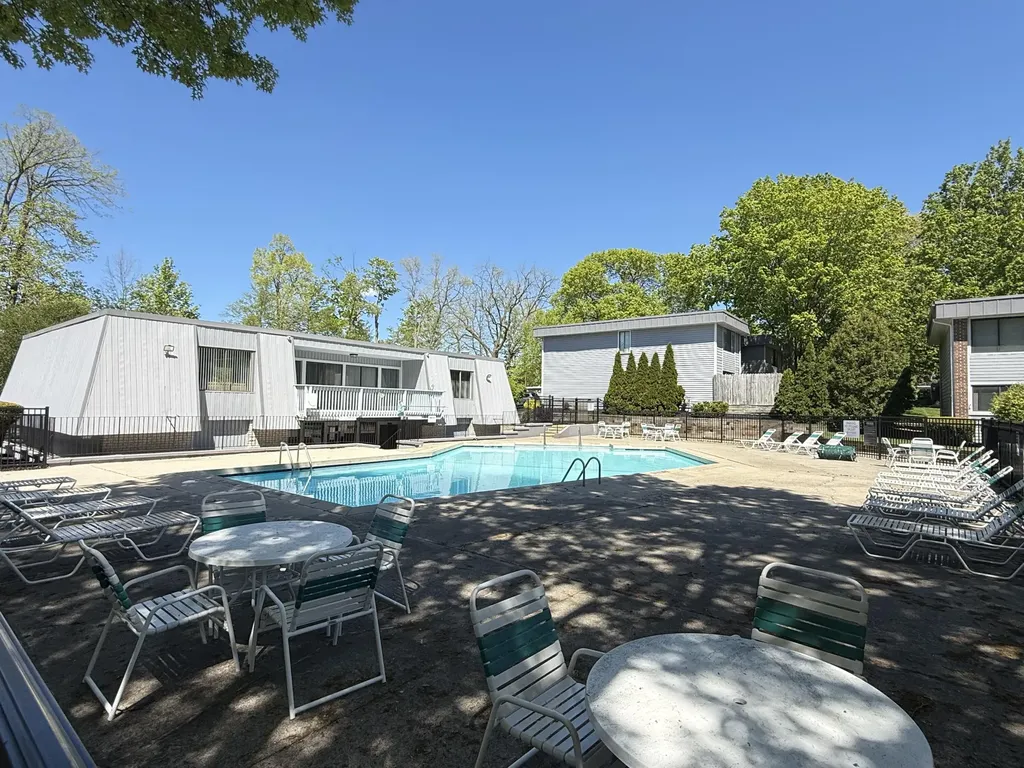 2436 E Collier Avenue SE Kentwood City MI 49546