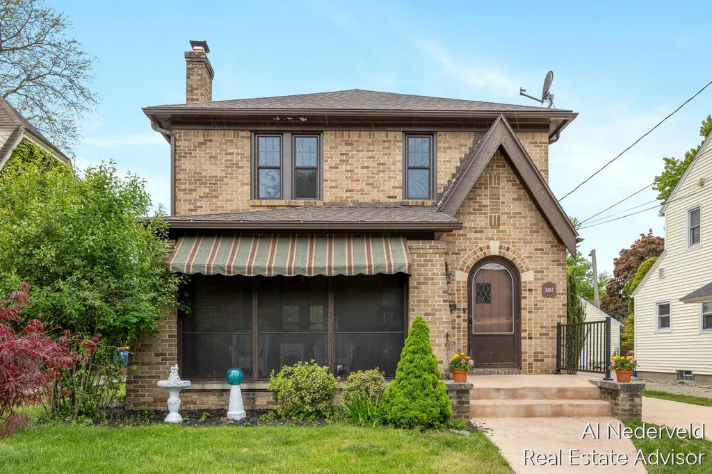 2457 Godwin Avenue SE Grand Rapids City MI 49507