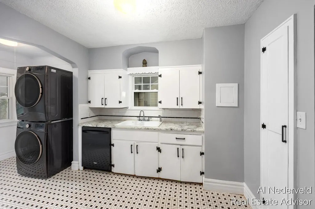 2457 Godwin Avenue SE Grand Rapids City MI 49507