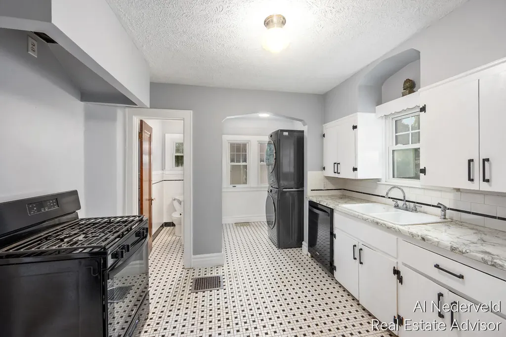 2457 Godwin Avenue SE Grand Rapids City MI 49507
