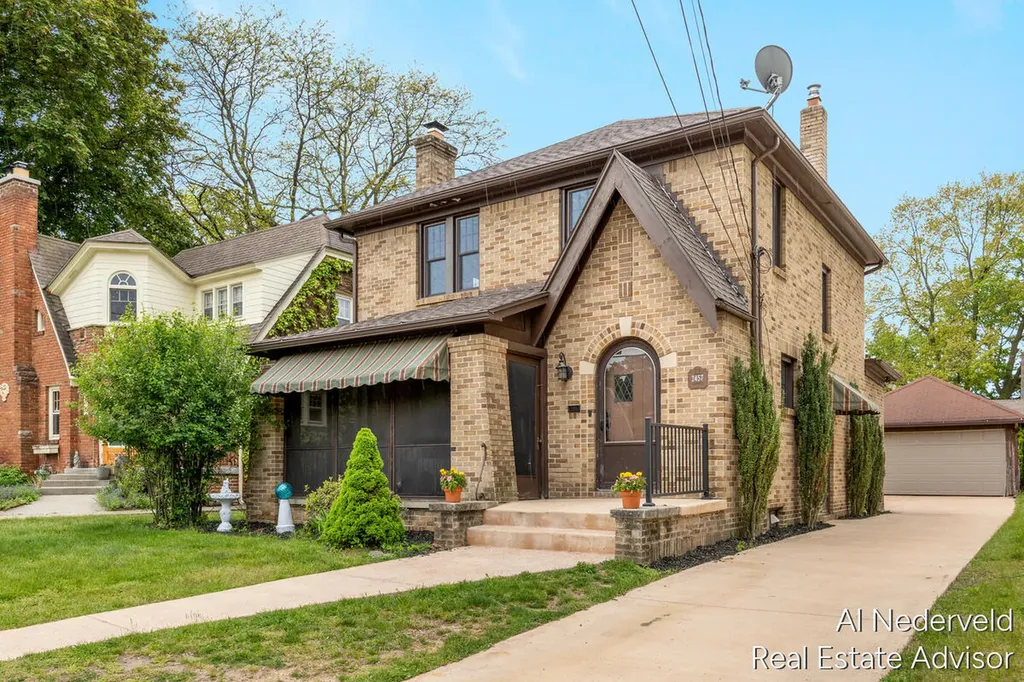 2457 Godwin Avenue SE Grand Rapids City MI 49507