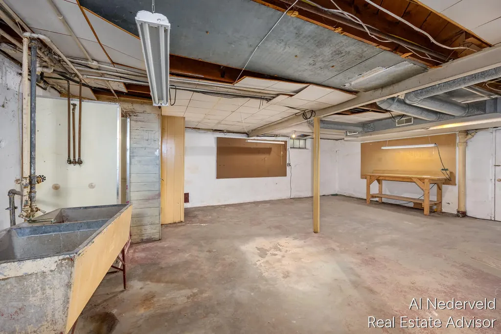 2457 Godwin Avenue SE Grand Rapids City MI 49507