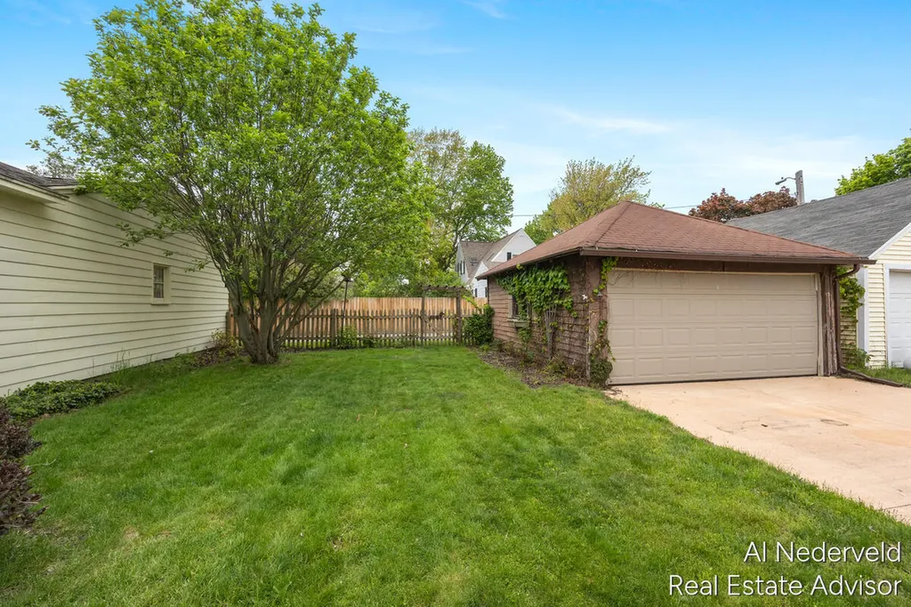 2457 Godwin Avenue SE Grand Rapids City MI 49507
