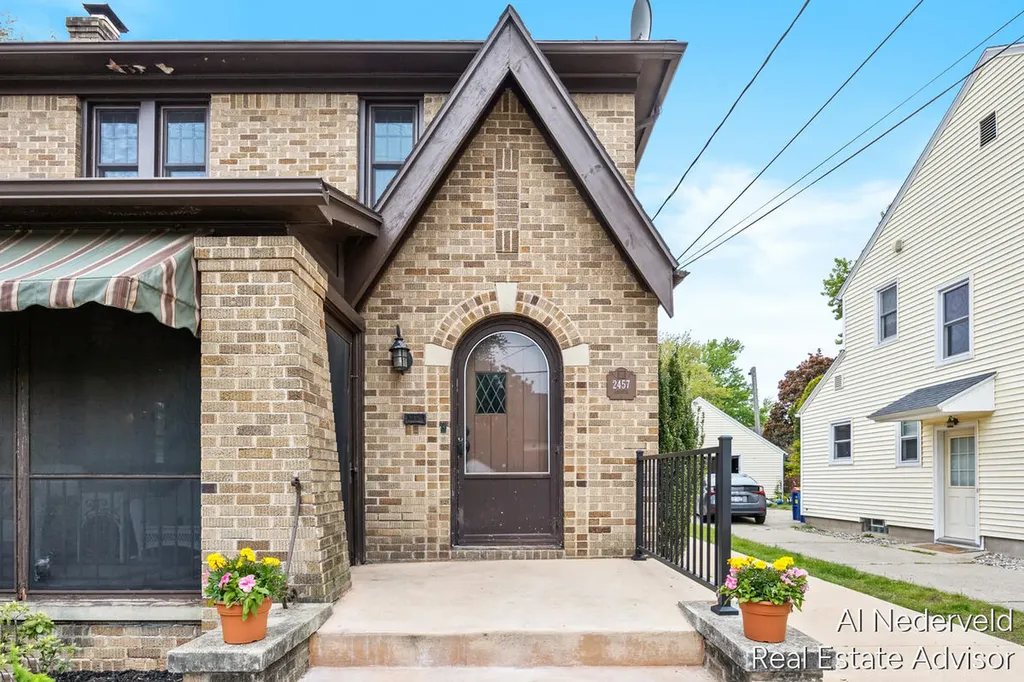 2457 Godwin Avenue SE Grand Rapids City MI 49507