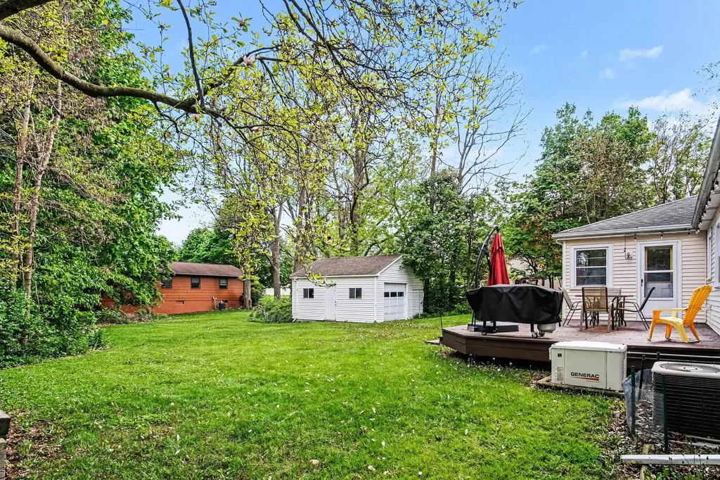 605 Edwards Street Grand Ledge City MI 48837