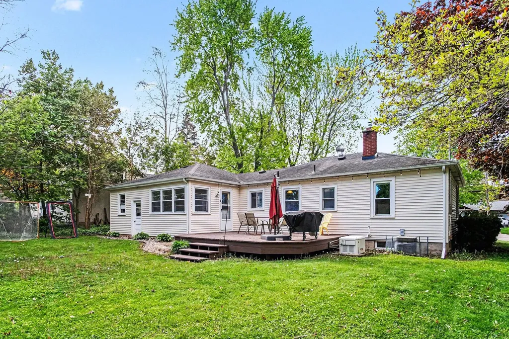 605 Edwards Street Grand Ledge City MI 48837