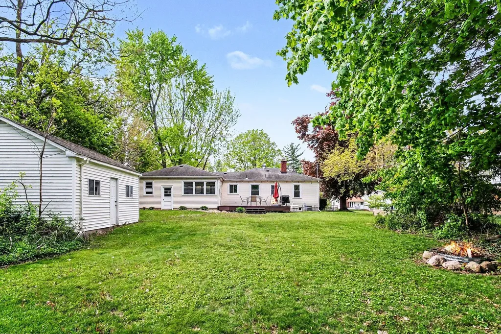 605 Edwards Street Grand Ledge City MI 48837