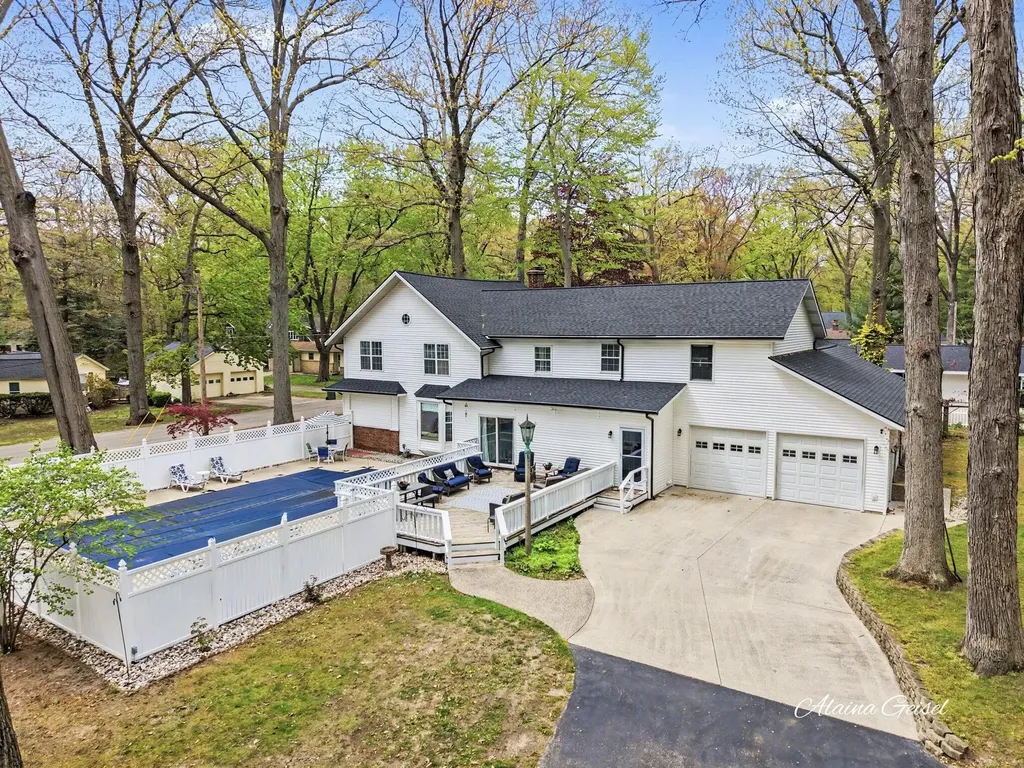 385 Marquette Avenue Park Township MI 49424