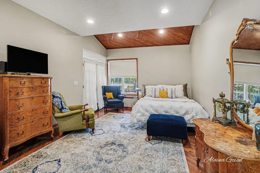 385 Marquette Avenue Park Township MI 49424