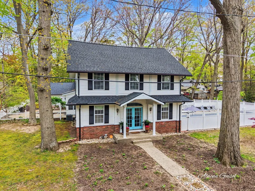 385 Marquette Avenue Park Township MI 49424